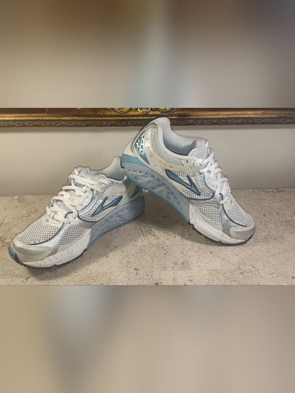 Brooks Adrenaline GTS 10 Women's White & Light Blue Running Sneakers
